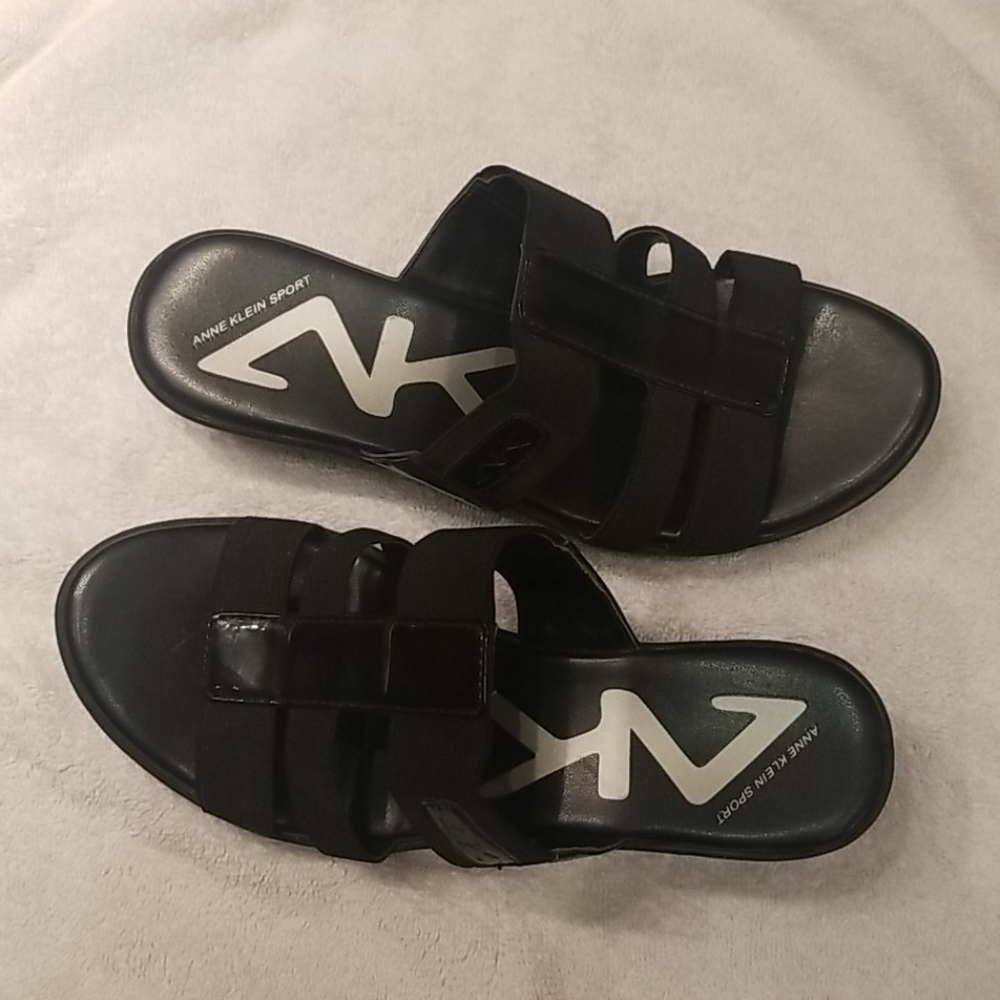 Anne Klein sport size 6 black sandle